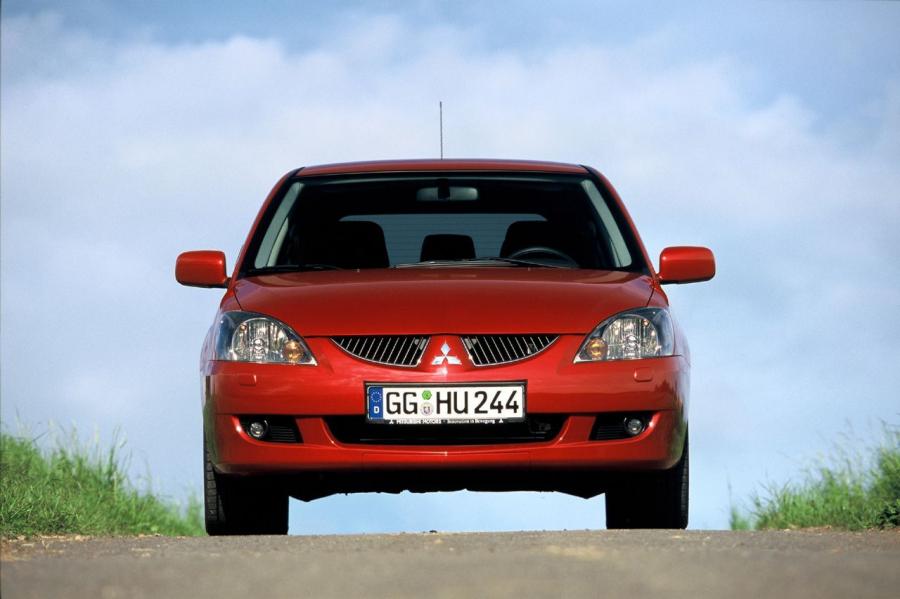  Mitsubishi Lancer 2000 года  (фото 27 из 31)